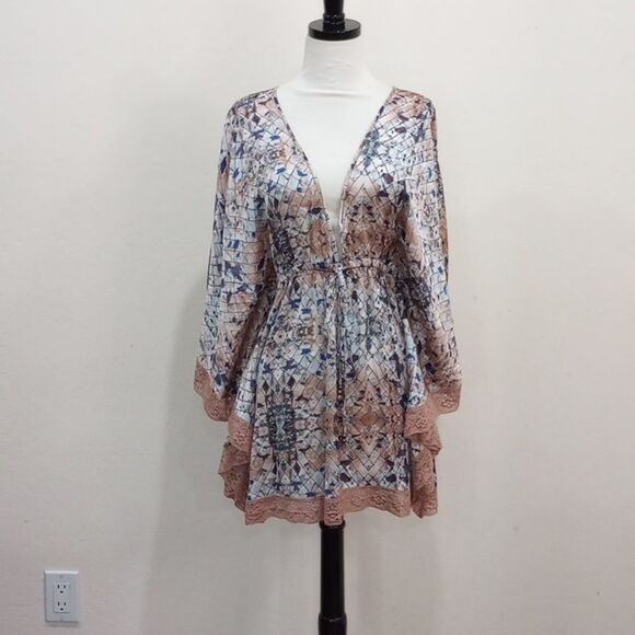 NEW!  Vertigo Paris Deep V Neck Butterfly Sleeve Mini Dress Tunic Dress - Size L - Picture 1 of 9